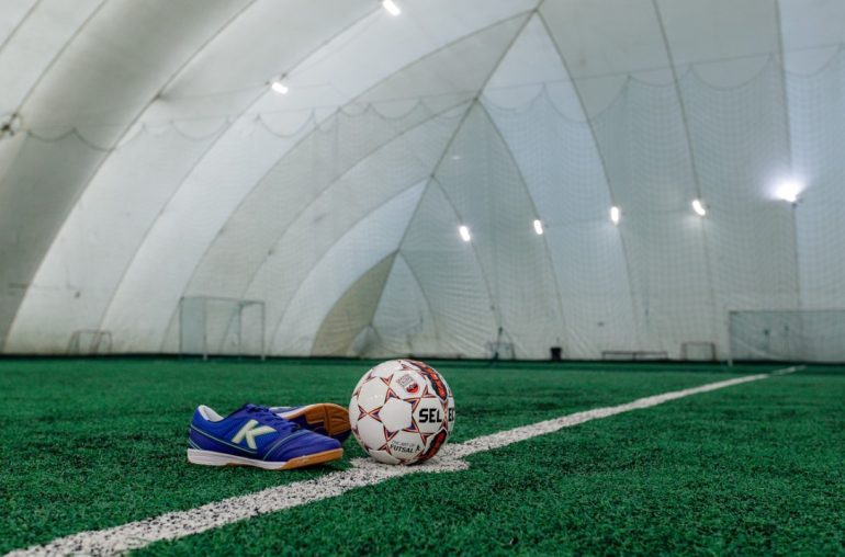 Аренда крытого футбольного поля как идеальное решение для детских спортивных секций