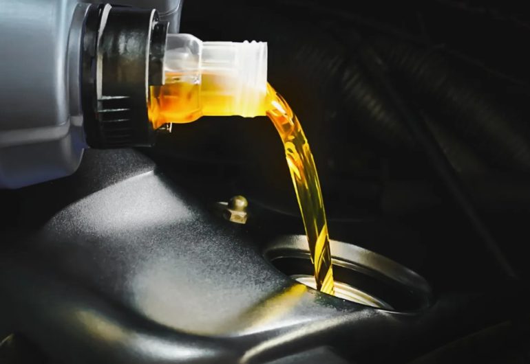 Почему синтетическое масло 5w30 продлевает жизнь двигателю и экономит топливо